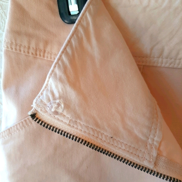 H&M mini skirt with zipper front, size 8 - Picture 4 of 8